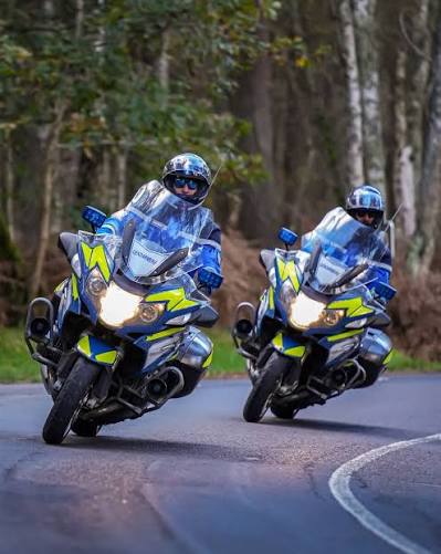 Forces de sécurité à moto en environnement routier